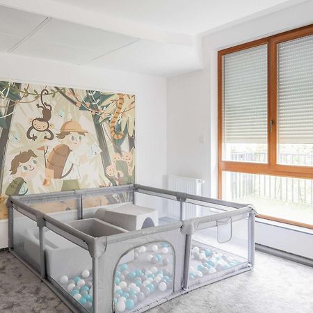 Apartment Sarmacka Wilanow With Parking, Sauna & Gym By Noclegi Renters Варшава Екстериор снимка